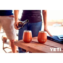 Bicchieri Yeti Rambler 10 Oz Wine Tumbler Rescue Red