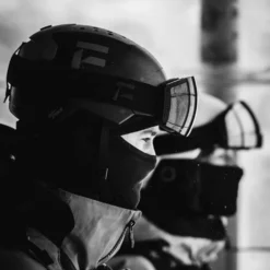 Casco Flaxta Deep Space Mips Black White