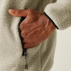 Pile DARE2B Camber Fleece Abbey Stone