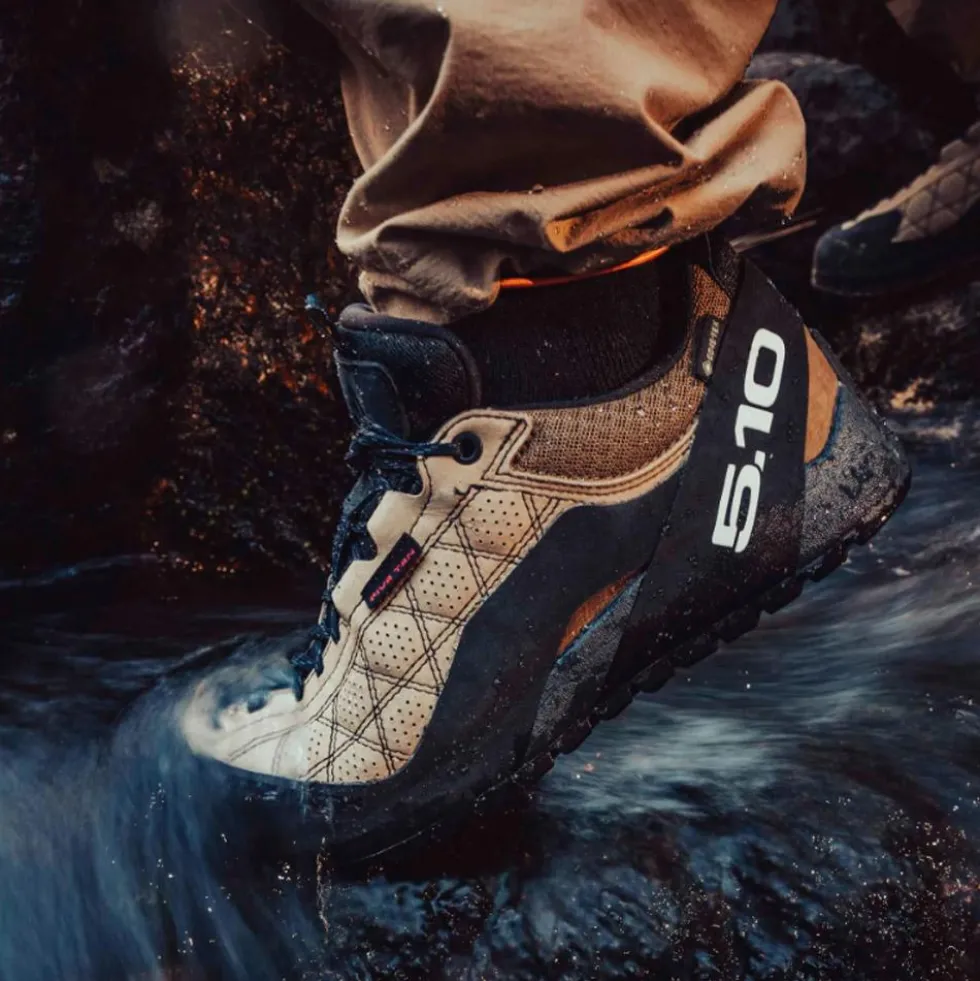 Scarpe da avvicinamento adidas Guidetennie Pro Gore-Tex Cardbo Ftwwht Cblack